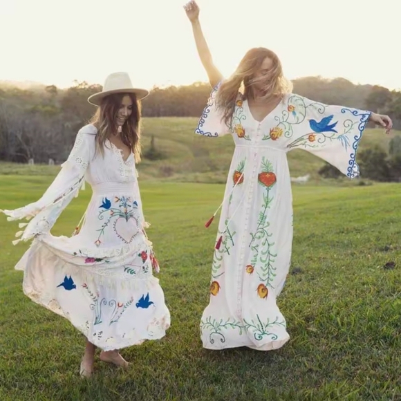 Bohemian White Maxi Dress with Floral Embroidery - Picture 3 of 12